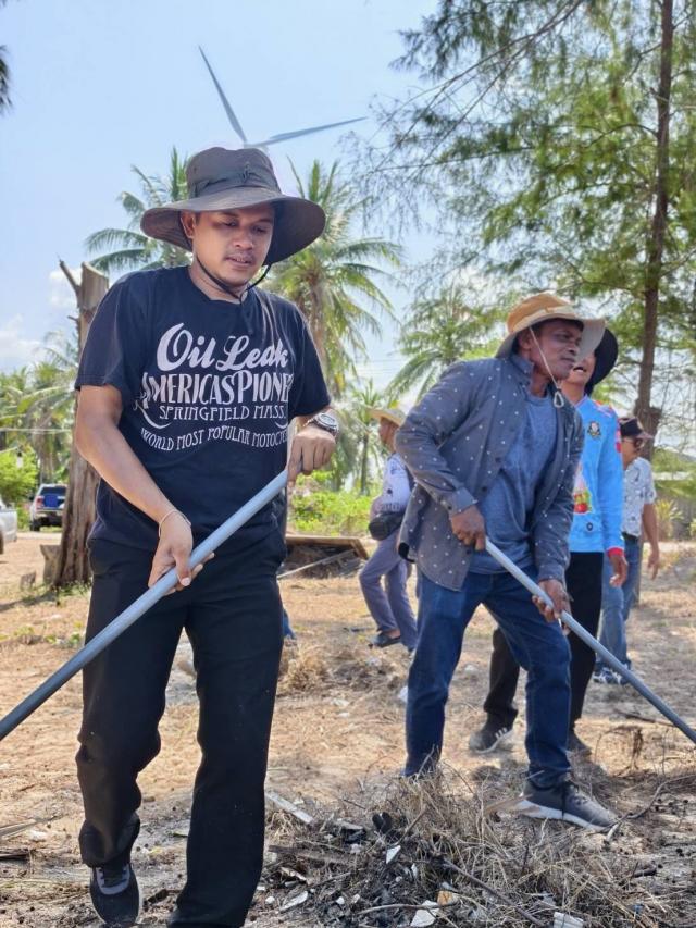ภาพกิจกรรมบำเพ็ญประโยชน์(Big cleaning) ในวันท้องถิ่นไทย ณ บริเวณหาดจันทร์แจ้ง