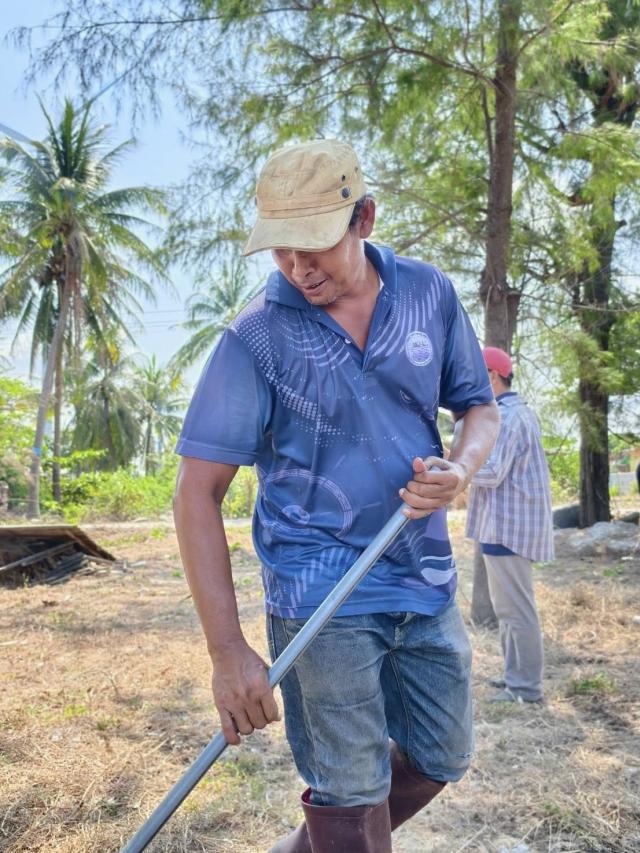 ภาพกิจกรรมบำเพ็ญประโยชน์(Big cleaning) ในวันท้องถิ่นไทย ณ บริเวณหาดจันทร์แจ้ง