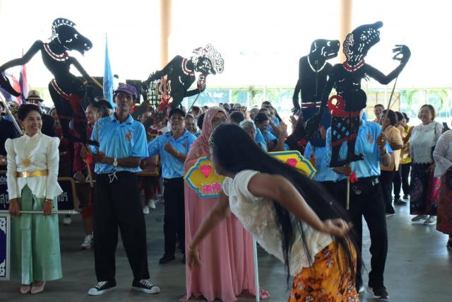 ประมวลภาพกิจกรรมกีฬาสานสัมพันธ์ ผู้สูงอายุ อ.หัวไทร ครั้งที่ 1 ประจำปี 2567